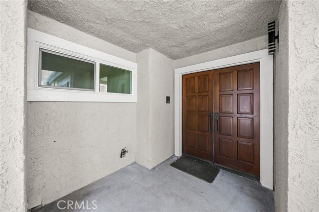 19735 Blythe Street, Winnetka CA: https://media.crmls.org/medias/f6ac9169-b668-4aa9-b3a1-096dc4df6e57.jpg