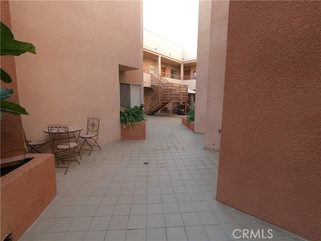 Detail Gallery Image 13 of 17 For 5060 Kester Ave #101,  Sherman Oaks,  CA 91403 - 1 Beds | 1 Baths