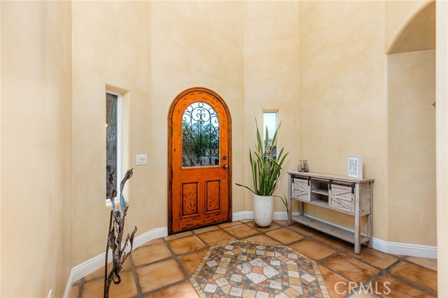 Detail Gallery Image 5 of 69 For 22088 Mustang Ct, Canyon Lake,  CA 92587 - 5 Beds | 4 Baths