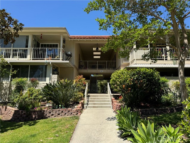 661 Avenida Sevilla, Laguna Woods CA: https://media.crmls.org/medias/f6ae987e-2ce9-4271-a515-23533c1f6106.jpg