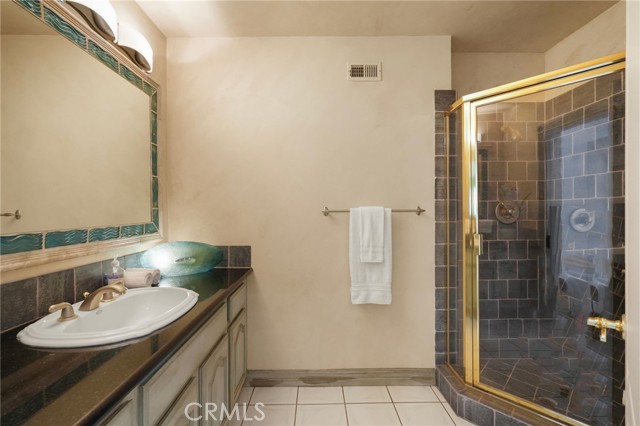 Detail Gallery Image 27 of 62 For 18760 Wells, Tarzana,  CA 91356 - 5 Beds | 4 Baths