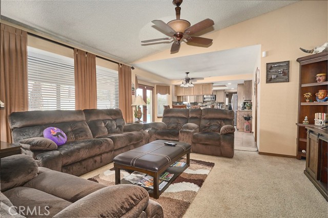 Detail Gallery Image 14 of 57 For 14545 Rincon Rd, Apple Valley,  CA 92307 - 3 Beds | 2/1 Baths