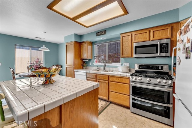 Detail Gallery Image 12 of 45 For 216 Aspen Way, Red Bluff,  CA 96080 - 4 Beds | 2 Baths