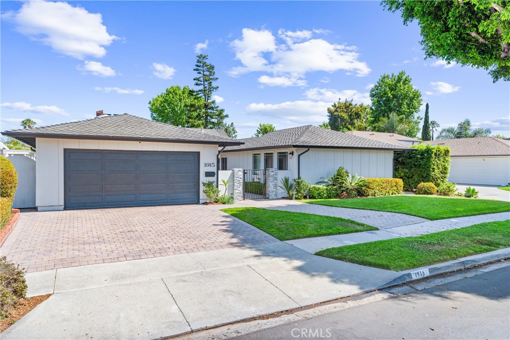 MLS #OC25137424 img 4