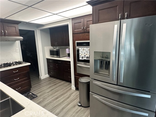 Detail Gallery Image 7 of 44 For 9943 Cedardale Dr, Santa Fe Springs,  CA 90670 - 6 Beds | 3 Baths