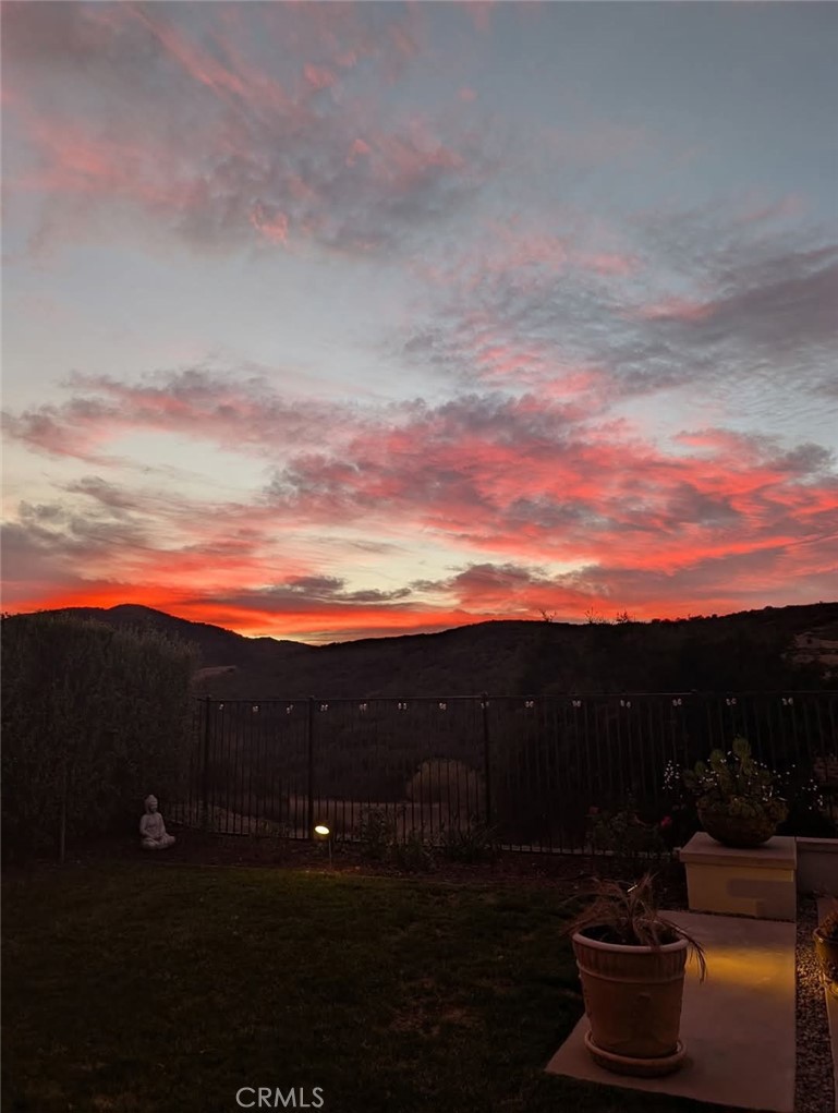 https://media.crmls.org/medias/f6b1a382-5a04-4747-9b37-4e0fa9978561.jpg?preset=X-Large