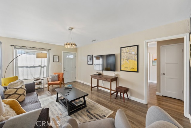 213 East 45th Street, Long Beach CA: https://media.crmls.org/medias/f6b20f23-506c-47d2-864c-c8ff65c82be7.jpg