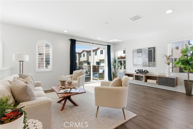 Detail Gallery Image 5 of 33 For 600 Shadowbrook, Lake Forest,  CA 92610 - 4 Beds | 3/1 Baths