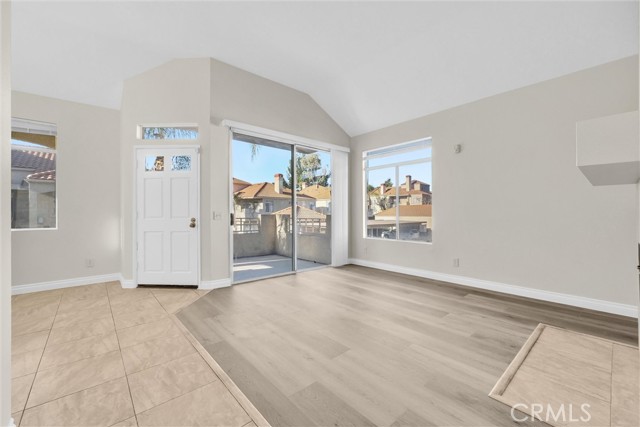 Detail Gallery Image 5 of 26 For 3160 Altura Cir #203,  Corona,  CA 92882 - 2 Beds | 2 Baths
