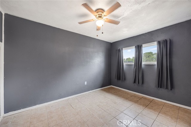 9259 Beech Avenue, Fontana CA: https://media.crmls.org/medias/f6b29c38-58cd-4964-a932-1d1c22f5fdf4.jpg