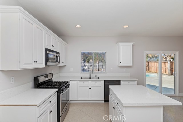 Detail Gallery Image 13 of 27 For 3224 Blossom Dr, Perris,  CA 92571 - 4 Beds | 2/1 Baths