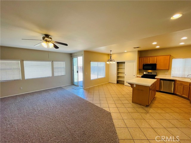 Detail Gallery Image 8 of 37 For 191 Spinnaker St, San Jacinto,  CA 92583 - 5 Beds | 2/1 Baths