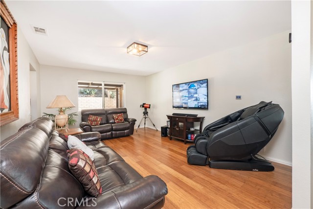 Detail Gallery Image 8 of 71 For 3985 Oakridge Cir, Norco,  CA 92860 - 5 Beds | 3 Baths