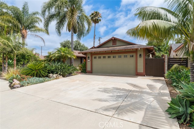 983 Oak Street, Costa Mesa CA: https://media.crmls.org/medias/f6b4dbdd-fe01-4722-a2c3-9f2ff7a64bcb.jpg