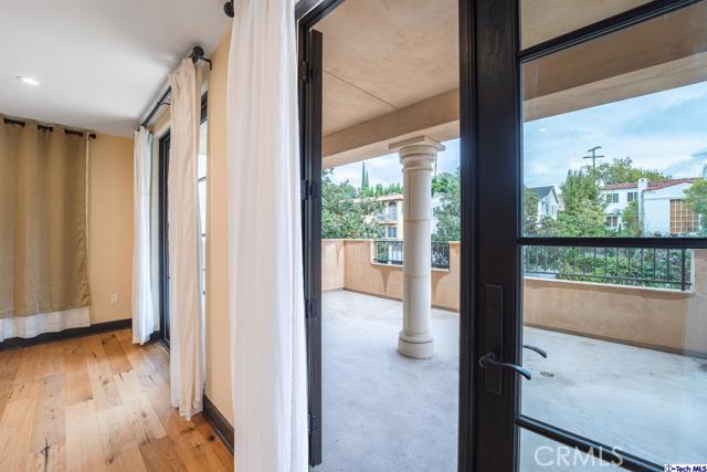 Detail Gallery Image 26 of 36 For 10523 Ashton Ave #202,  Los Angeles,  CA 90024 - 2 Beds | 2/1 Baths