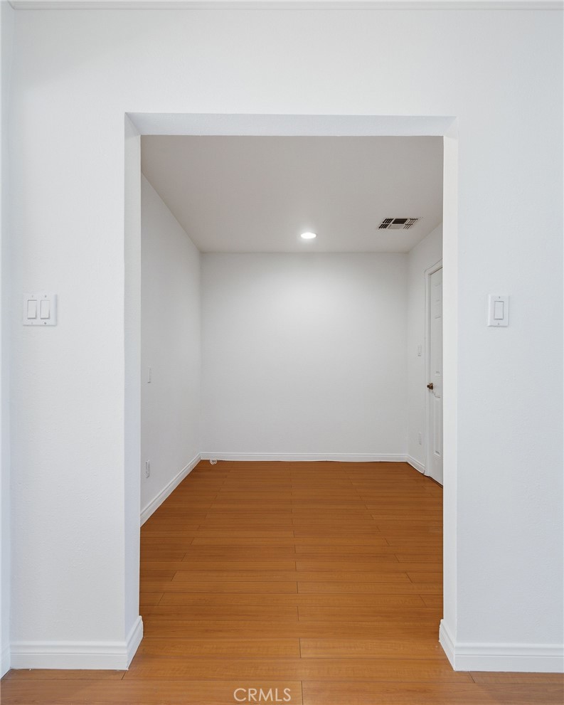 https://media.crmls.org/medias/f6b54585-fa69-4103-a309-467f0edd7b6f.jpg?preset=X-Large