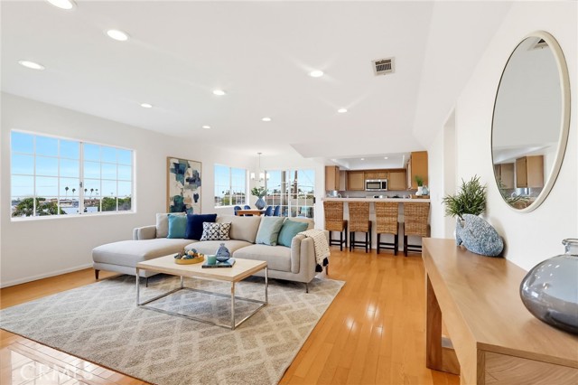1073 West 9th Street, 202