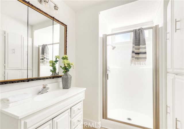 Detail Gallery Image 13 of 27 For 130 43rd, Newport Beach,  CA 92663 - 4 Beds | 3 Baths