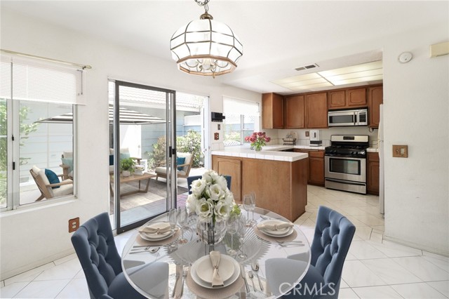 345 Jeremiah Drive, Simi Valley CA: https://media.crmls.org/medias/f6b78f52-17e2-4b14-82ca-b688c3d9686d.jpg