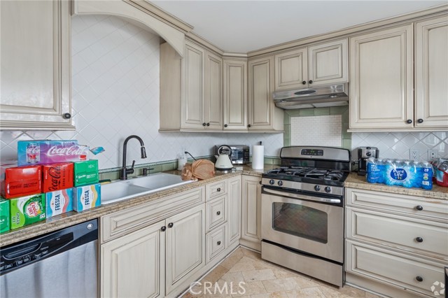 6000 Woodman Avenue, Van Nuys CA: https://media.crmls.org/medias/f6b7c245-a861-453e-ab53-4b98332581a8.jpg