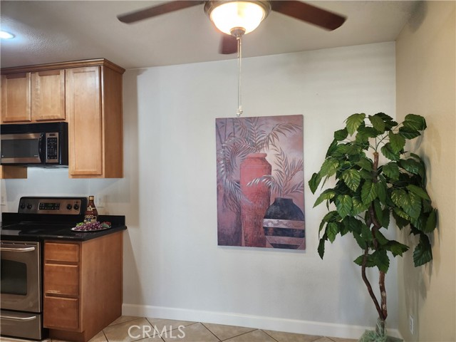 Detail Gallery Image 6 of 21 For 1345 Cabrillo Park #E10,  Santa Ana,  CA 92701 - 1 Beds | 1 Baths