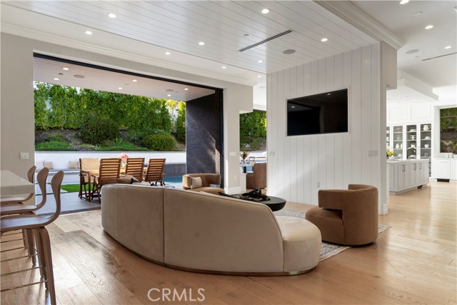 4635 Brewster Drive, Tarzana CA: https://media.crmls.org/medias/f6b8b744-1b52-4c9f-a28a-02ab2beb51a2.jpg