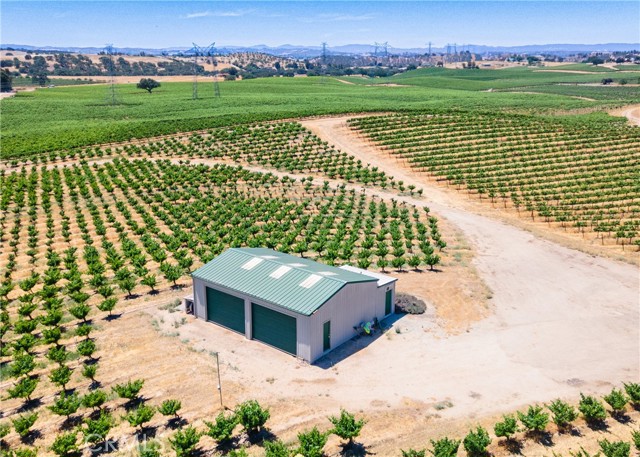 4950 Union Rd, Paso Robles CA: https://media.crmls.org/medias/f6b90e61-3eb0-4ec1-bf79-0c46cddd4b86.jpg