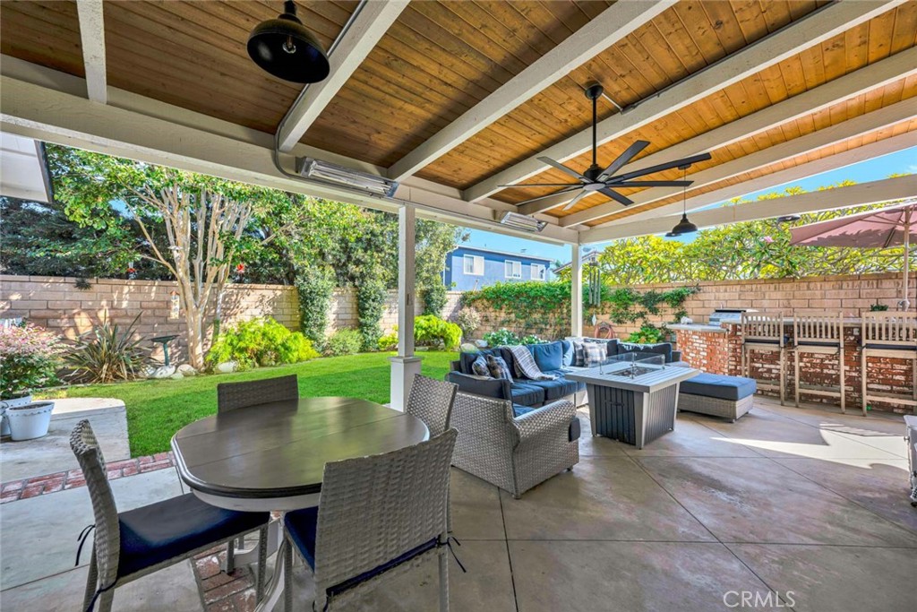 https://media.crmls.org/medias/f6b96e07-a951-43fa-991f-9d8230d3e581.jpg?preset=X-Large