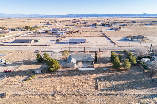 7087 W Avenue A, Rosamond CA: https://media.crmls.org/medias/f6b99801-91de-42ce-96d1-82c46ef9b30b.jpg