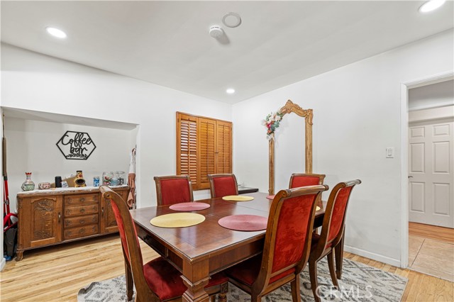 Detail Gallery Image 6 of 14 For 18229 Strathern St, Reseda,  CA 91335 - 3 Beds | 2 Baths