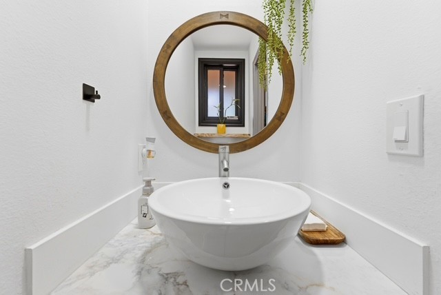 https://media.crmls.org/medias/f6bad635-197d-4678-b124-5e5c827f3aa0.jpg?preset=X-Large
