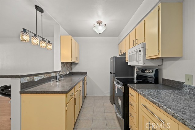 Detail Gallery Image 5 of 24 For 20234 Cantara St #110,  Winnetka,  CA 91306 - 1 Beds | 1 Baths