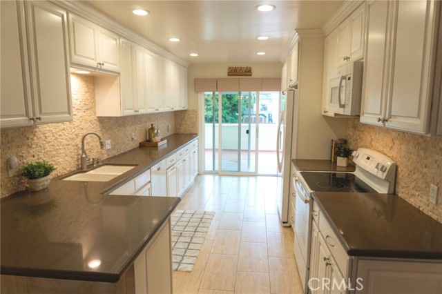 3101 E 2nd Street, Long Beach CA: https://media.crmls.org/medias/f6bb1a82-cad5-4c15-9374-31bfe5ed979b.jpg