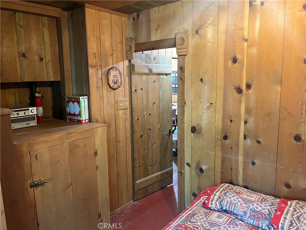 https://media.crmls.org/medias/f6bb7f85-633d-41da-9822-6ad3c653b2b9.jpg?preset=X-Large