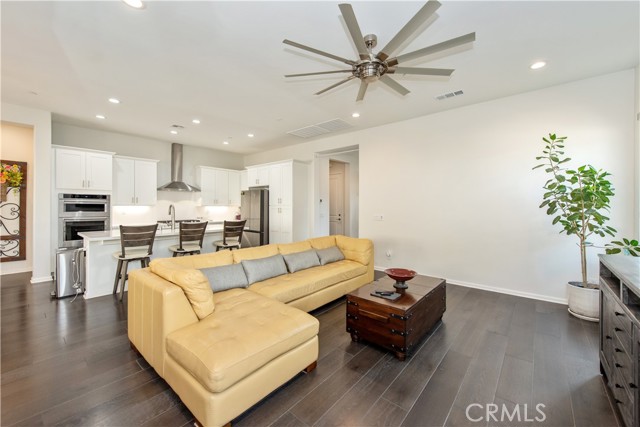 Detail Gallery Image 3 of 20 For 11828 Wandering Way, Corona,  CA 92883 - 2 Beds | 2 Baths