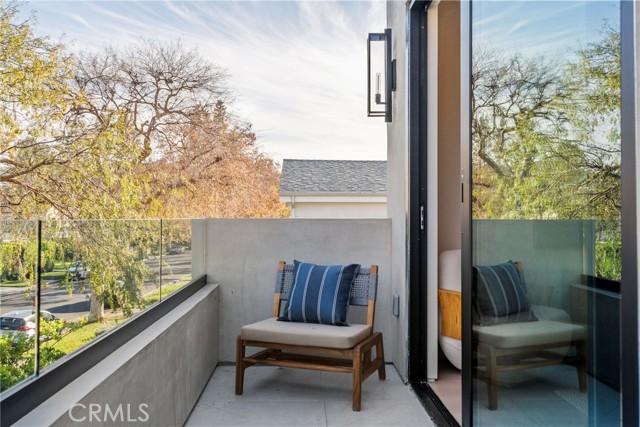 Detail Gallery Image 27 of 42 For 4245 Bellaire Ave, Studio City,  CA 91604 - 5 Beds | 5/1 Baths