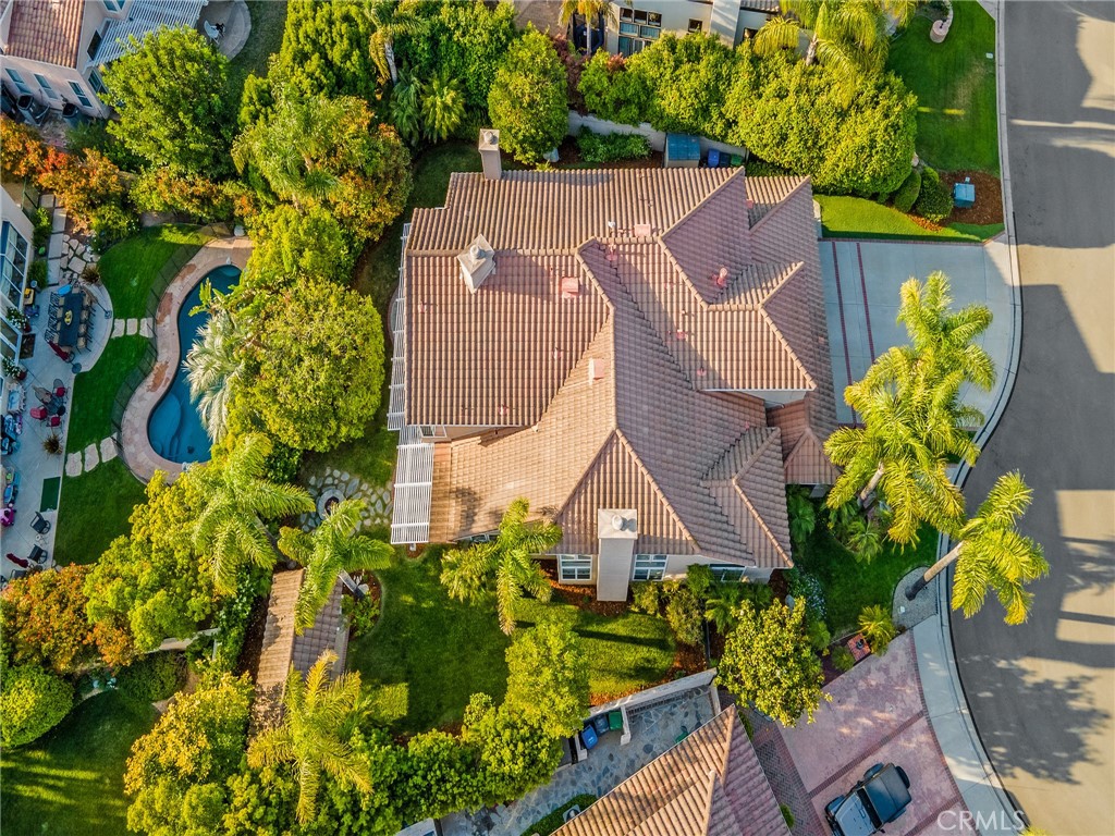 https://media.crmls.org/medias/f6bd37bb-92a6-44a4-bc2c-a974b26ef418.jpg?preset=X-Large