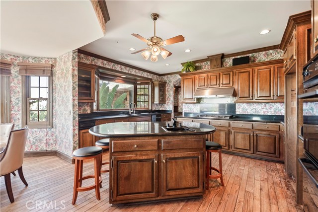 Detail Gallery Image 12 of 75 For 7008 Hawarden Dr, Riverside,  CA 92506 - 6 Beds | 5/1 Baths