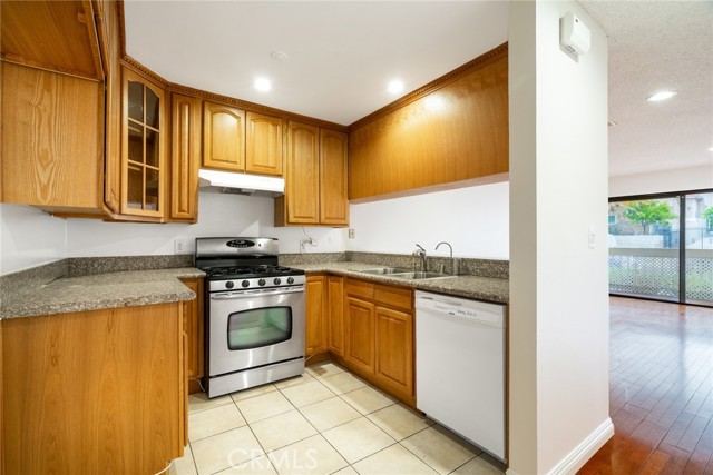 Detail Gallery Image 23 of 33 For 10149 Commerce Ave #8,  Tujunga,  CA 91042 - 2 Beds | 2 Baths