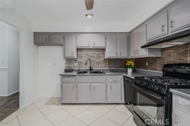 Detail Gallery Image 13 of 37 For 1919 Sherry Ln #28,  Santa Ana,  CA 92705 - 3 Beds | 2 Baths