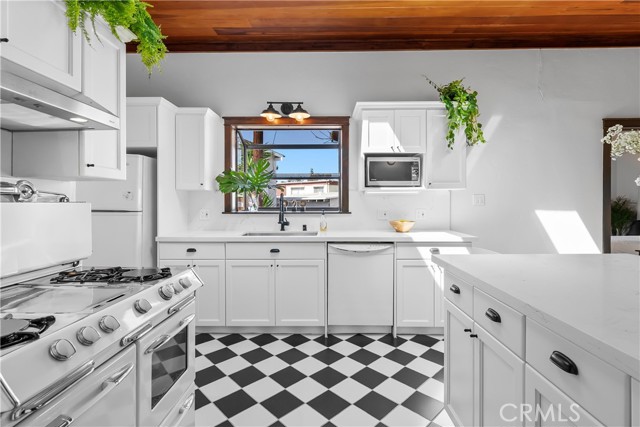 3017 Elm Avenue, Manhattan Beach, California 90266, 2 Bedrooms Bedrooms, ,2 BathroomsBathrooms,Residential,Sold,Elm,SB21199179