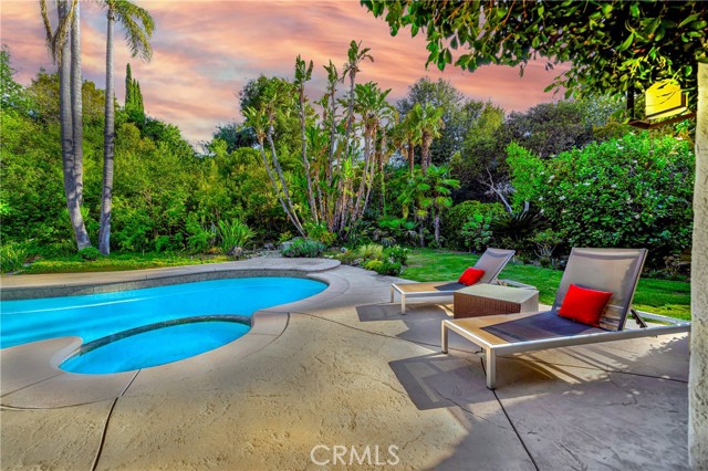 3811 Algonaut Drive, Calabasas CA: https://media.crmls.org/medias/f6bf8afa-d8fa-46f2-8bf5-5986c4e9c2de.jpg