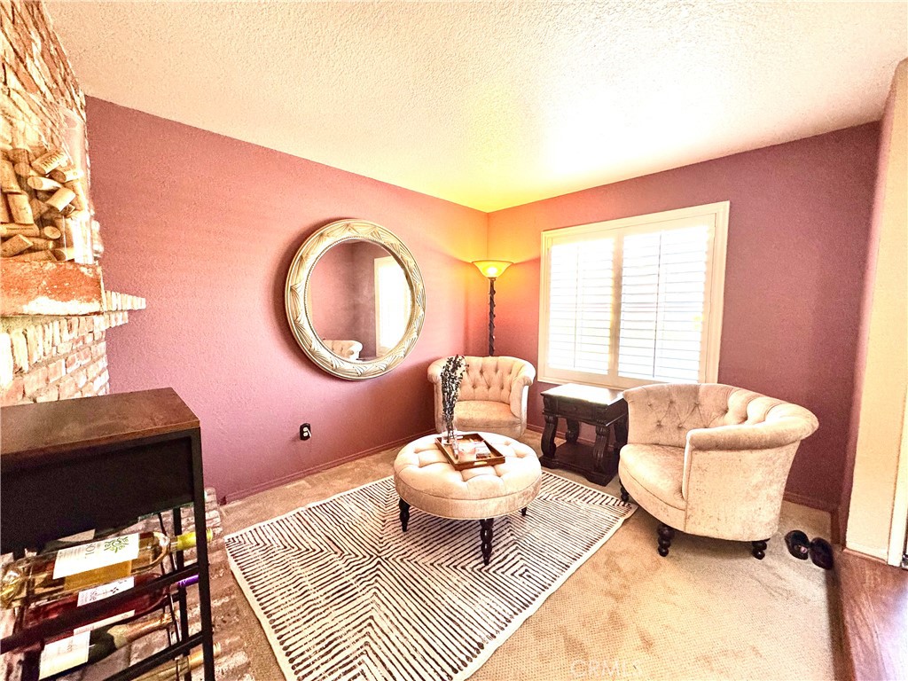 https://media.crmls.org/medias/f6bfa34a-0604-46f8-937a-f4024ed8e1fd.jpg?preset=X-Large