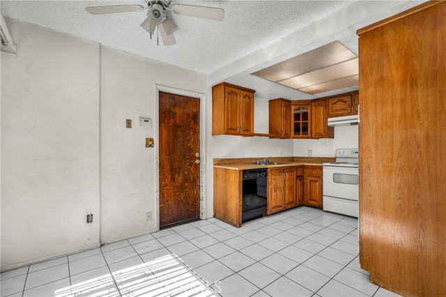 1860 San Francisco Avenue, Long Beach CA: https://media.crmls.org/medias/f6c047f1-bcf4-4f71-b45f-8be55f7f85a3.jpg