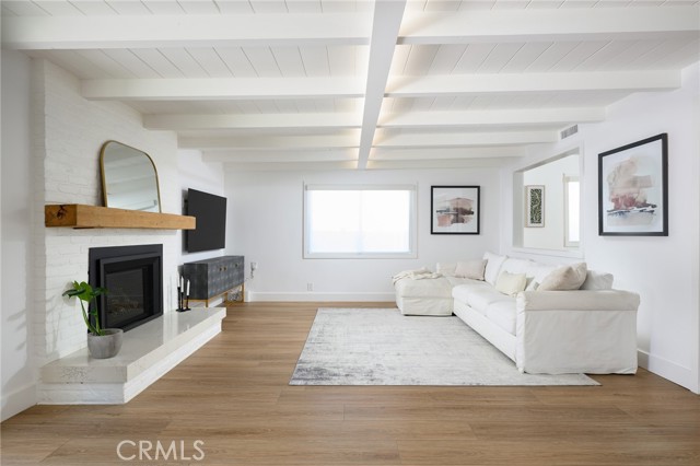270 Cecil Place, Costa Mesa CA: https://media.crmls.org/medias/f6c104b7-47b0-4c8e-9998-803c260e03ef.jpg