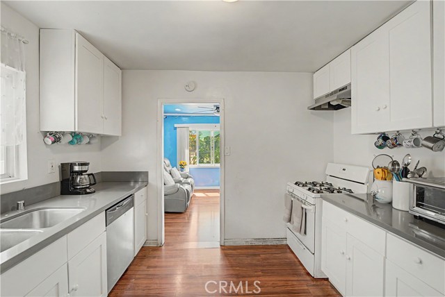 Detail Gallery Image 9 of 28 For 1425 W Gage, Los Angeles,  CA 90047 - 2 Beds | 1 Baths