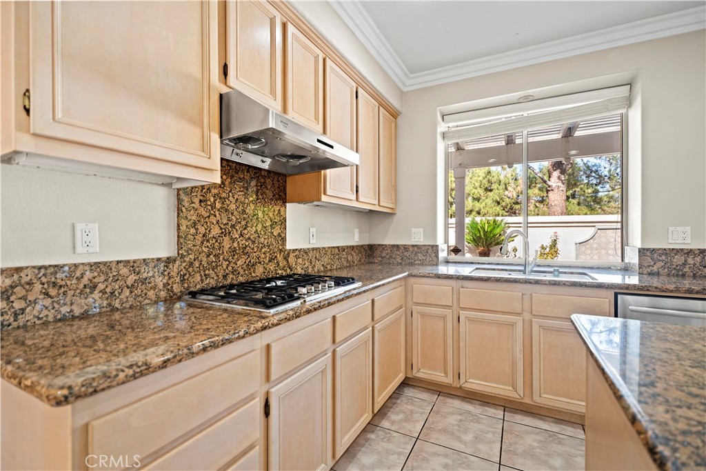 MLS #OC25245659 image #9