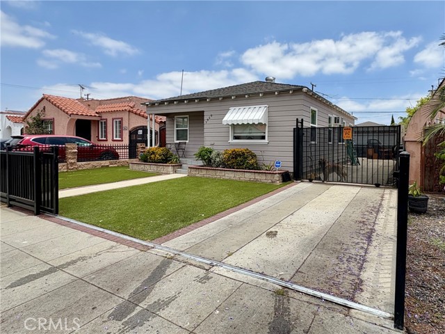 5960 Lime Avenue, Long Beach CA: https://media.crmls.org/medias/f6c26ca8-2b9c-44b8-a2a4-b2011727d349.jpg