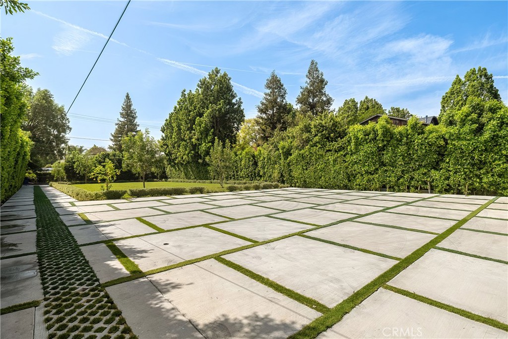 https://media.crmls.org/medias/f6c2e1f3-6555-4b84-8bd6-bb4e84ef7905.jpg?preset=X-Large