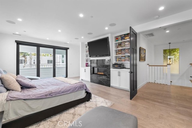 3213 Pine Ave, Manhattan Beach, California 90266, 5 Bedrooms Bedrooms, ,1 BathroomBathrooms,Residential,Sold,Pine Ave,SB22146634